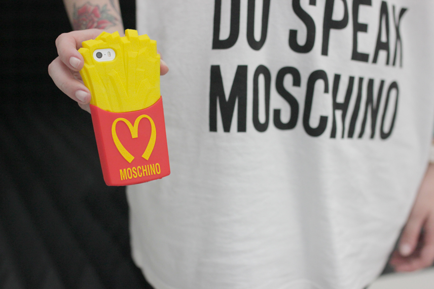 moschino jeremy scott italian t-shirt phone case
